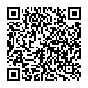 Email On Hold wiadomość phishingowa kod QR