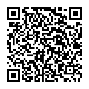 Your Mail Is On Hold phishingowy e-mail kod QR