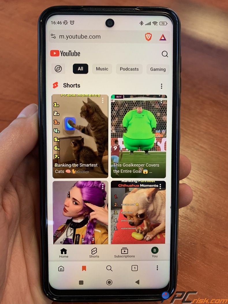 YouTube w przeglądarce Brave